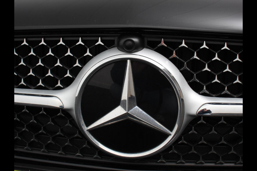 Mercedes-Benz C-Klasse 300e AMG Line sedan Automaat Climate control Adaptieve cruise control Parkeersensoren Achteruitrijcamera Sfeerverlichting Stoelverwarming Keyless LED Navigatie