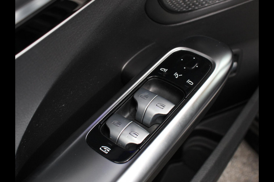 Mercedes-Benz C-Klasse 300e AMG Line sedan Automaat Climate control Adaptieve cruise control Parkeersensoren Achteruitrijcamera Sfeerverlichting Stoelverwarming Keyless LED Navigatie