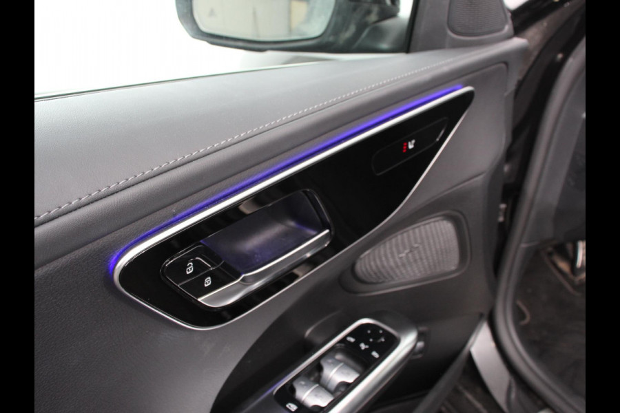 Mercedes-Benz C-Klasse 300e AMG Line sedan Automaat Climate control Adaptieve cruise control Parkeersensoren Achteruitrijcamera Sfeerverlichting Stoelverwarming Keyless LED Navigatie