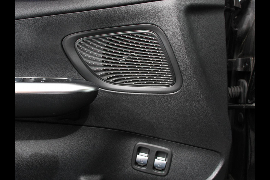 Mercedes-Benz C-Klasse 300e AMG Line sedan Automaat Climate control Adaptieve cruise control Parkeersensoren Achteruitrijcamera Sfeerverlichting Stoelverwarming Keyless LED Navigatie