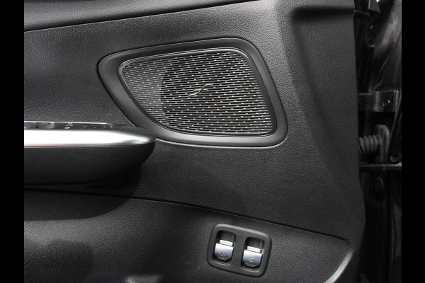 Mercedes-Benz C-Klasse 300e AMG Line sedan Automaat Climate control Adaptieve cruise control Parkeersensoren Achteruitrijcamera Sfeerverlichting Stoelverwarming Keyless LED Navigatie