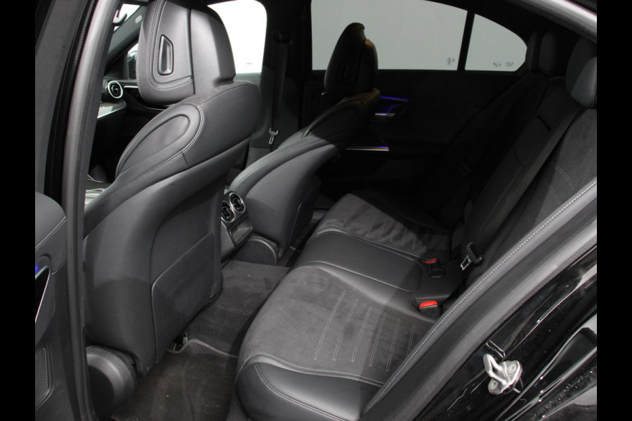 Mercedes-Benz C-Klasse 300e AMG Line sedan Automaat Climate control Adaptieve cruise control Parkeersensoren Achteruitrijcamera Sfeerverlichting Stoelverwarming Keyless LED Navigatie