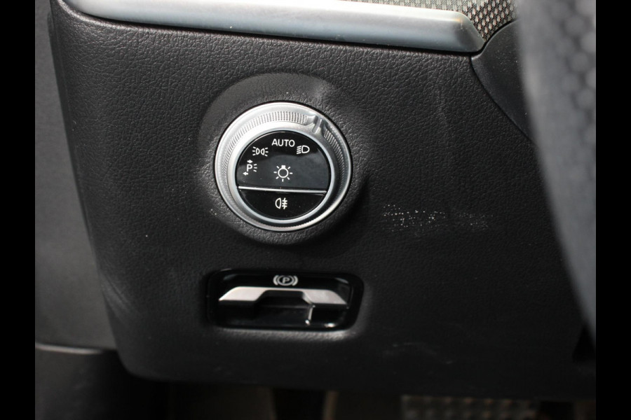 Mercedes-Benz C-Klasse 300e AMG Line sedan Automaat Climate control Adaptieve cruise control Parkeersensoren Achteruitrijcamera Sfeerverlichting Stoelverwarming Keyless LED Navigatie