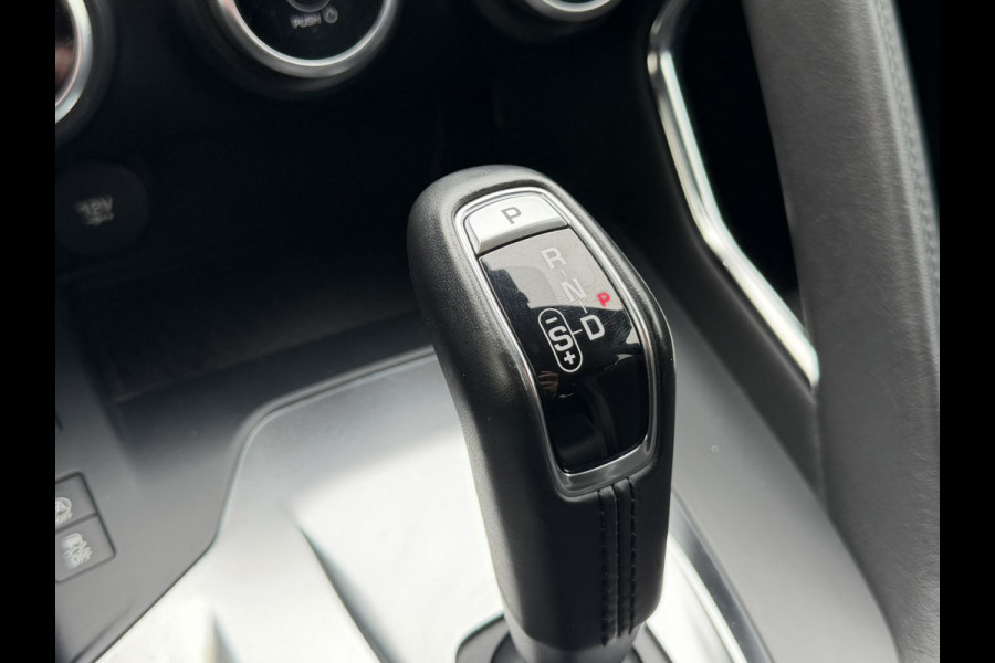 Jaguar E-Pace 2.0 P200 AWD R-Dyn Automaat Cruise Stoel/Stuur Verwarming Bluetooth Clima