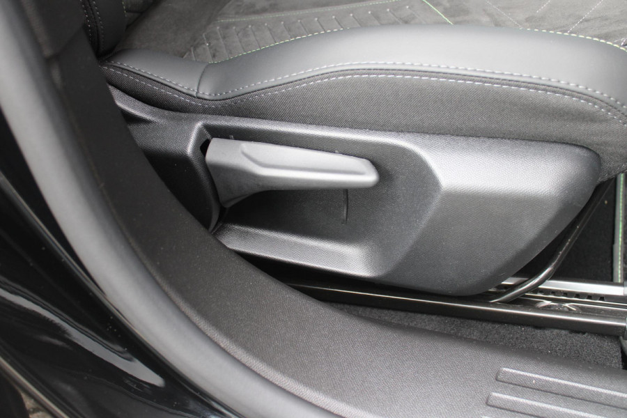 Peugeot 2008 1.2 Hybrid 145PK AUTOMAAT GT | ELEKTRISCH BEDIENBARE BESTUURDERSSTOEL | NAVIGATIE | FULL LED KOPLAMPEN | DRAADLOZE APPLE CARPLAY/ANDROID AUTO | ADAPTIVE CRUISE CONTROL | CAMERA VOOR + ACHTER | CLIMATE CONTROL | LICHTMETALEN VELGEN 17" | KEYLESS ENTRY/START | DAB+ RADIO | ALCANTARA/LEDEREN BEKLEDING  | DODEHOEK DETECTIE | PARKEERSENSOREN VOOR + ACHTER | STOEL VERWARMING | DRAADLOZE TELEFOONLADER |