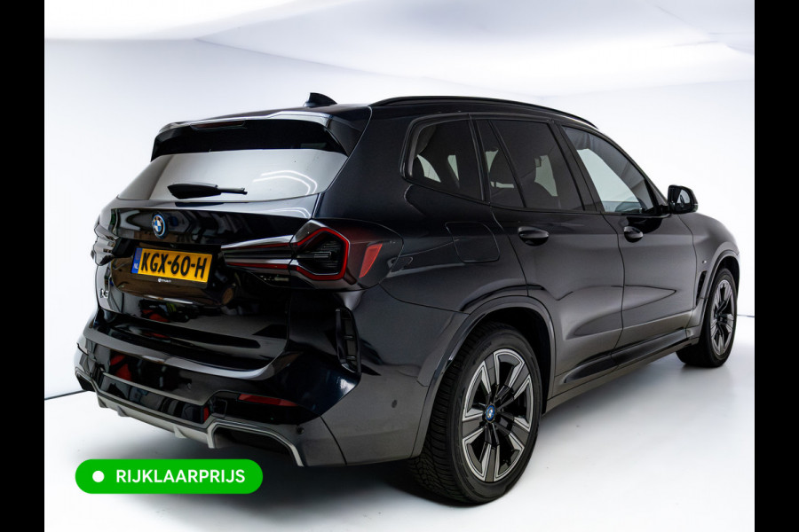 BMW iX3 M-Sport High Executive 80 kWh | Pano | Leder | Led | Shadowline | Stoelverwarming | Camera | Carbon black metallic