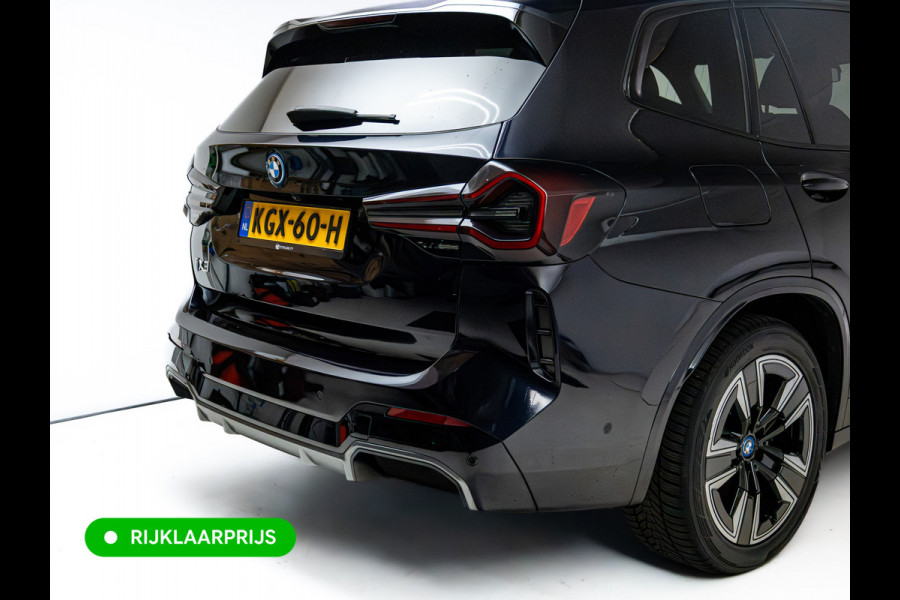 BMW iX3 M-Sport High Executive 80 kWh | Pano | Leder | Led | Shadowline | Stoelverwarming | Camera | Carbon black metallic
