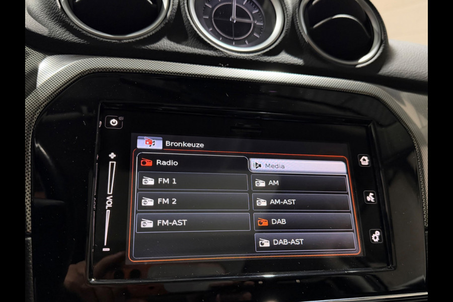 Suzuki Vitara 1.4 automaat Style Smart Hybrid, 1e eigenaar, Pano, CarPlay, Leder