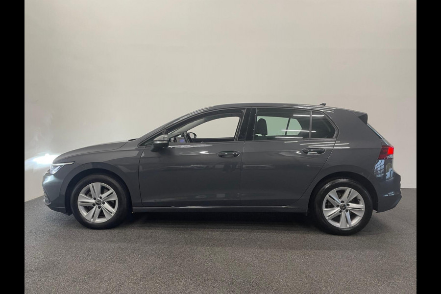 Volkswagen Golf 1.0 eTSI DSG Life Navigatie Apple Carplay/Android Auto Parkeersensoren Adaptieve Cruise Control Sfeerverlichting Virtual Cockpit Climate Control Lichtmetalen velgen
