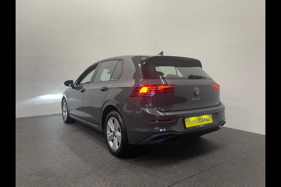 Volkswagen Golf 1.0 eTSI DSG Life Navigatie Apple Carplay/Android Auto Parkeersensoren Adaptieve Cruise Control Sfeerverlichting Virtual Cockpit Climate Control Lichtmetalen velgen