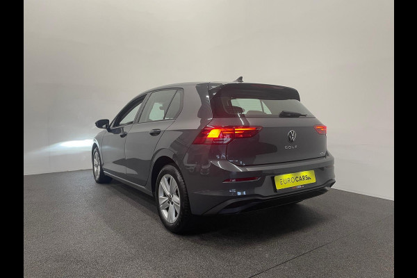 Volkswagen Golf 1.0 eTSI DSG Life Navigatie Apple Carplay/Android Auto Parkeersensoren Adaptieve Cruise Control Sfeerverlichting Virtual Cockpit Climate Control Lichtmetalen velgen