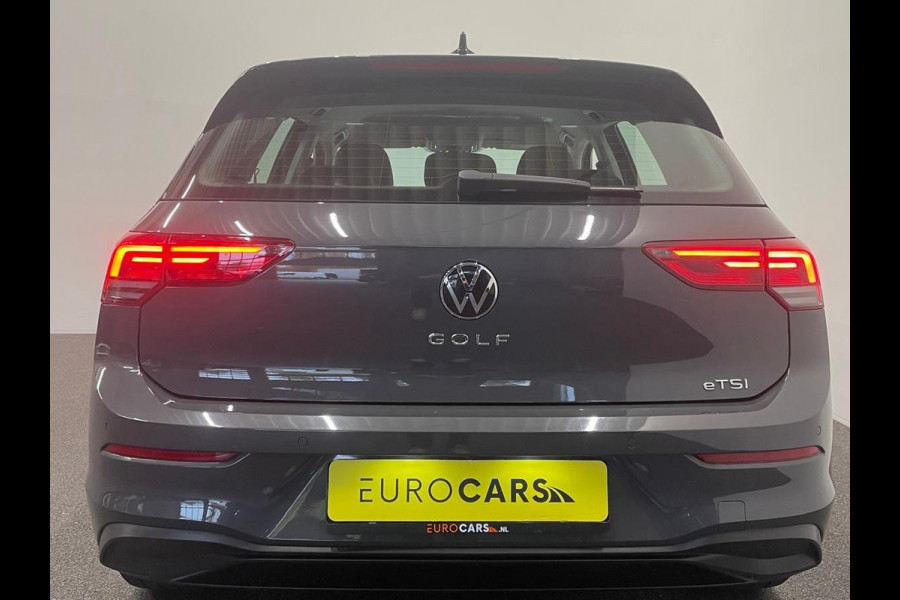 Volkswagen Golf 1.0 eTSI DSG Life Navigatie Apple Carplay/Android Auto Parkeersensoren Adaptieve Cruise Control Sfeerverlichting Virtual Cockpit Climate Control Lichtmetalen velgen
