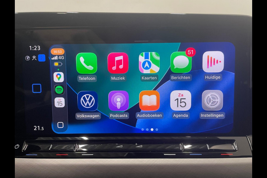 Volkswagen Golf 1.0 eTSI DSG Life Navigatie Apple Carplay/Android Auto Parkeersensoren Adaptieve Cruise Control Sfeerverlichting Virtual Cockpit Climate Control Lichtmetalen velgen