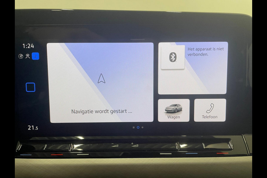 Volkswagen Golf 1.0 eTSI DSG Life Navigatie Apple Carplay/Android Auto Parkeersensoren Adaptieve Cruise Control Sfeerverlichting Virtual Cockpit Climate Control Lichtmetalen velgen