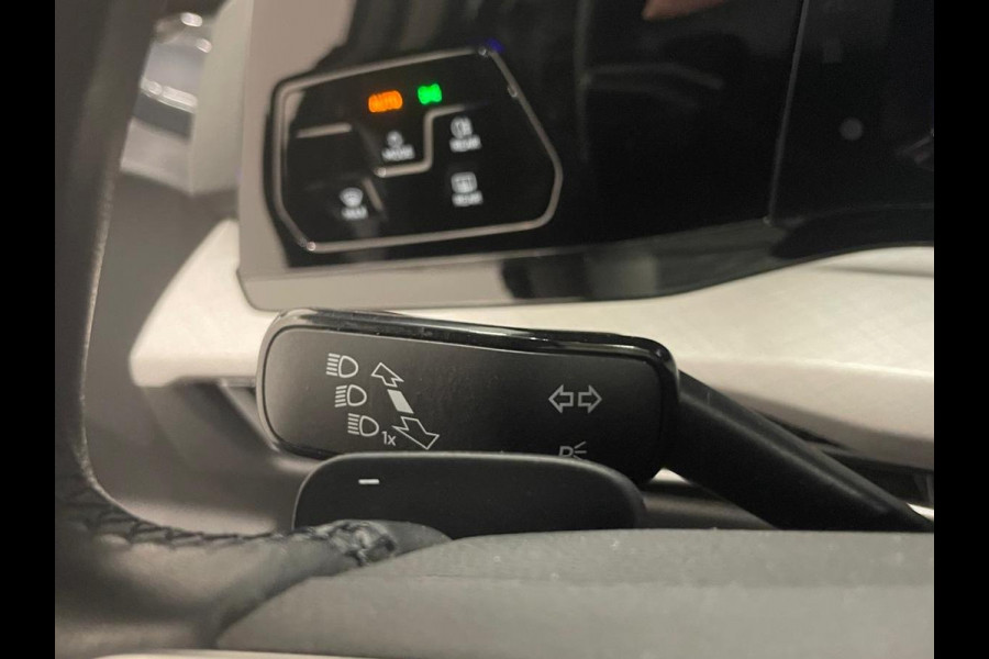 Volkswagen Golf 1.0 eTSI DSG Life Navigatie Apple Carplay/Android Auto Parkeersensoren Adaptieve Cruise Control Sfeerverlichting Virtual Cockpit Climate Control Lichtmetalen velgen