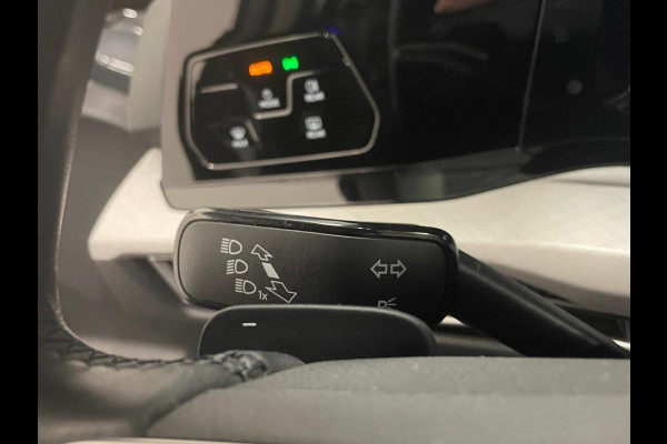 Volkswagen Golf 1.0 eTSI DSG Life Navigatie Apple Carplay/Android Auto Parkeersensoren Adaptieve Cruise Control Sfeerverlichting Virtual Cockpit Climate Control Lichtmetalen velgen