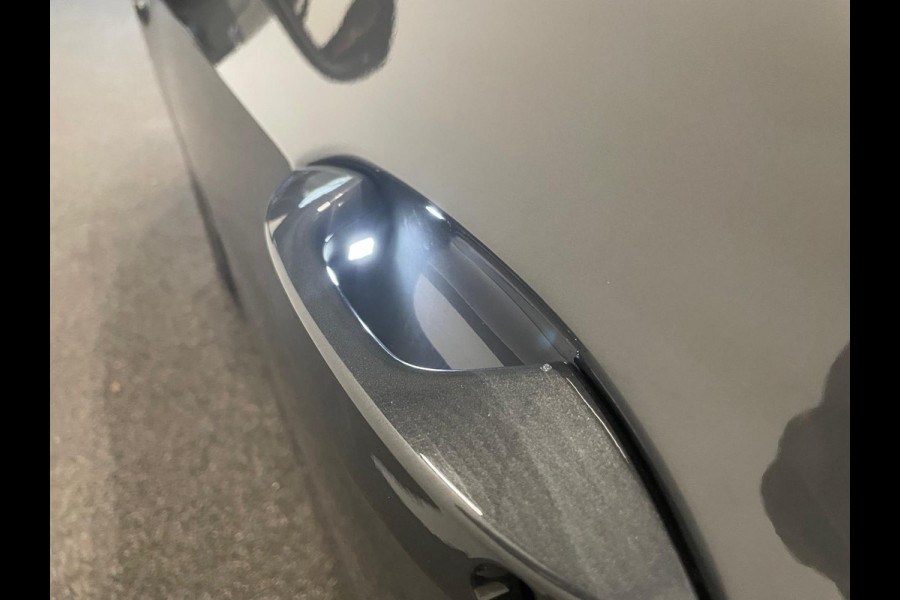 Volkswagen Golf 1.0 eTSI DSG Life Navigatie Apple Carplay/Android Auto Parkeersensoren Adaptieve Cruise Control Sfeerverlichting Virtual Cockpit Climate Control Lichtmetalen velgen