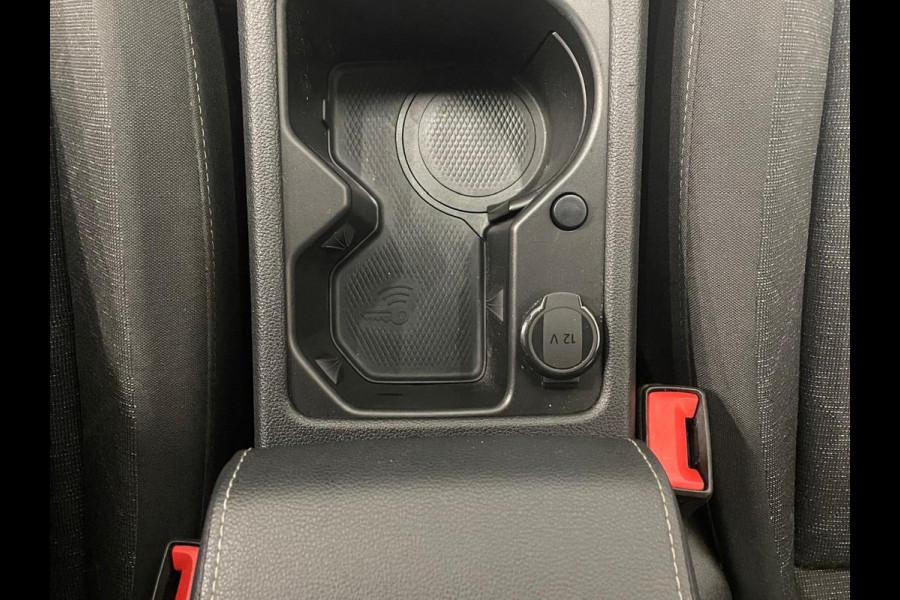 Volkswagen Golf 1.0 eTSI DSG Life Navigatie Apple Carplay/Android Auto Parkeersensoren Adaptieve Cruise Control Sfeerverlichting Virtual Cockpit Climate Control Lichtmetalen velgen