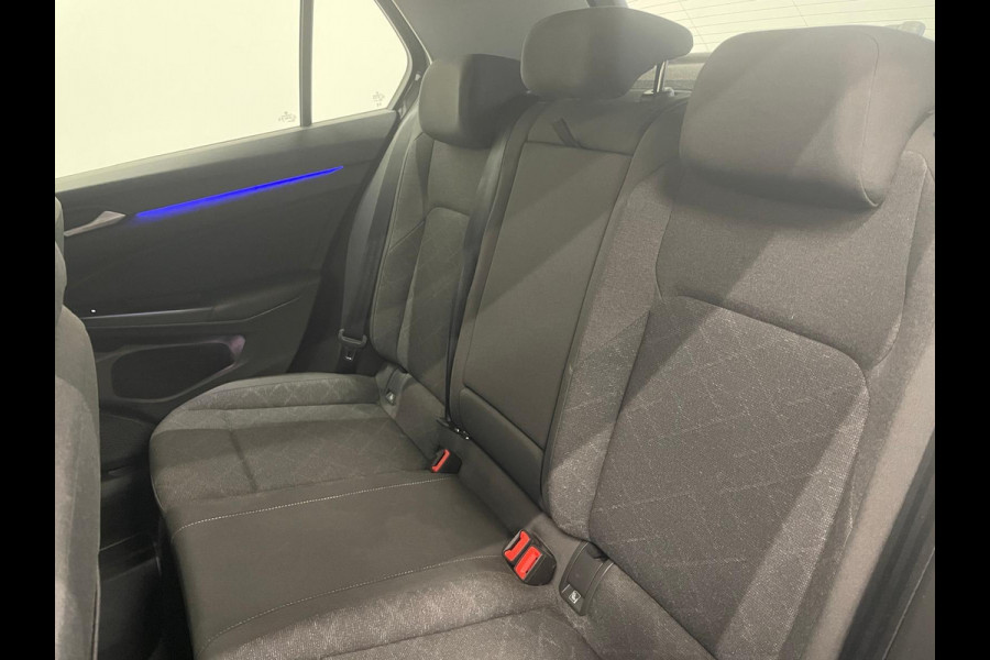Volkswagen Golf 1.0 eTSI DSG Life Navigatie Apple Carplay/Android Auto Parkeersensoren Adaptieve Cruise Control Sfeerverlichting Virtual Cockpit Climate Control Lichtmetalen velgen
