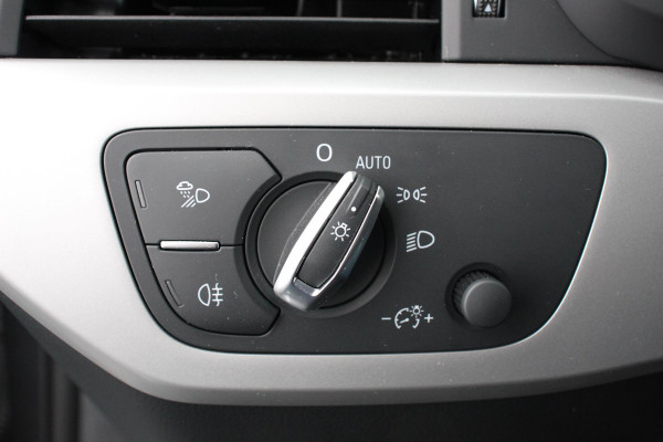Audi A4 Avant 40 TFSI 204 pk S-tronic S Line Plus Navigatie Adaptive Cruise Control Parkeersensoren Lane Assist Elektrische achterklep Stoelverwarming Ledverlichting Virtual Cockpit Climatronic