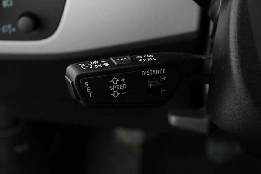 Audi A4 Avant 40 TFSI 204 pk S-tronic S Line Plus Navigatie Adaptive Cruise Control Parkeersensoren Lane Assist Elektrische achterklep Stoelverwarming Ledverlichting Virtual Cockpit Climatronic