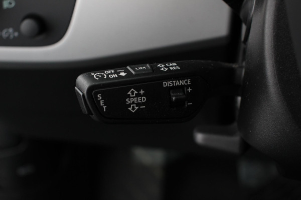 Audi A4 Avant 40 TFSI 204 pk S-tronic S Line Plus Navigatie Adaptive Cruise Control Parkeersensoren Lane Assist Elektrische achterklep Stoelverwarming Ledverlichting Virtual Cockpit Climatronic