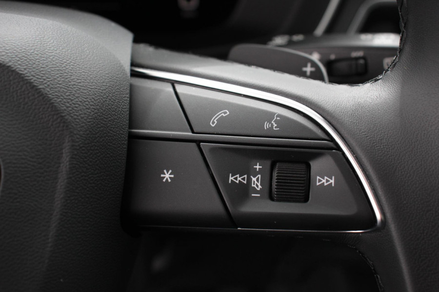 Audi A4 Avant 40 TFSI 204 pk S-tronic S Line Plus Navigatie Adaptive Cruise Control Parkeersensoren Lane Assist Elektrische achterklep Stoelverwarming Ledverlichting Virtual Cockpit Climatronic