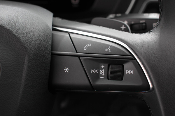 Audi A4 Avant 40 TFSI 204 pk S-tronic S Line Plus Navigatie Adaptive Cruise Control Parkeersensoren Lane Assist Elektrische achterklep Stoelverwarming Ledverlichting Virtual Cockpit Climatronic
