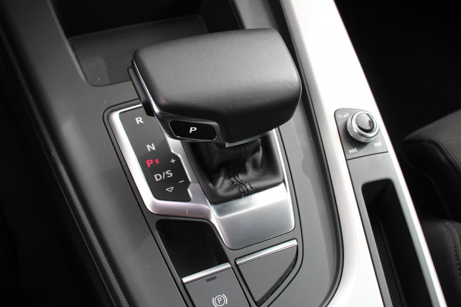 Audi A4 Avant 40 TFSI 204 pk S-tronic S Line Plus Navigatie Adaptive Cruise Control Parkeersensoren Lane Assist Elektrische achterklep Stoelverwarming Ledverlichting Virtual Cockpit Climatronic