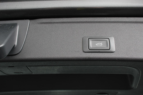Audi A4 Avant 40 TFSI 204 pk S-tronic S Line Plus Navigatie Adaptive Cruise Control Parkeersensoren Lane Assist Elektrische achterklep Stoelverwarming Ledverlichting Virtual Cockpit Climatronic