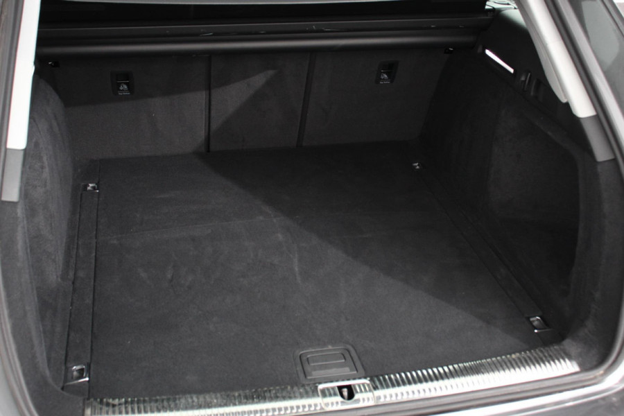 Audi A4 Avant 40 TFSI 204 pk S-tronic S Line Plus Navigatie Adaptive Cruise Control Parkeersensoren Lane Assist Elektrische achterklep Stoelverwarming Ledverlichting Virtual Cockpit Climatronic