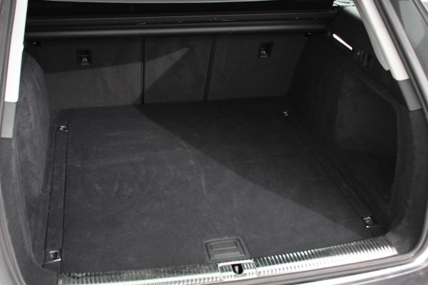 Audi A4 Avant 40 TFSI 204 pk S-tronic S Line Plus Navigatie Adaptive Cruise Control Parkeersensoren Lane Assist Elektrische achterklep Stoelverwarming Ledverlichting Virtual Cockpit Climatronic
