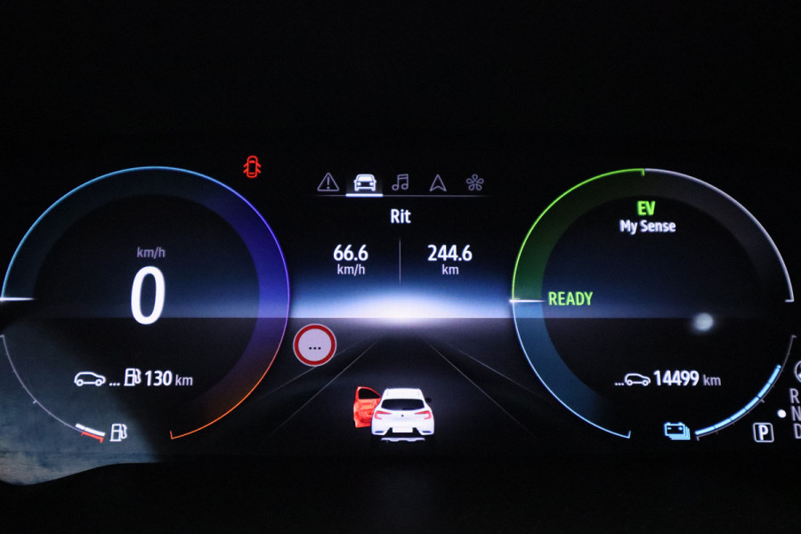 Renault Captur 1.6 E-Tech full hybrid 145 E-Tech engineered ACC PDC Navi Stoelverwarming 360 Camera NAP! !! 2e Pinksterdag geopend van 12:00 tot 17:00u !!