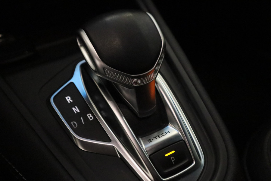 Renault Captur 1.6 E-Tech full hybrid 145 E-Tech engineered ACC PDC Navi Stoelverwarming 360 Camera NAP! !! 2e Pinksterdag geopend van 12:00 tot 17:00u !!