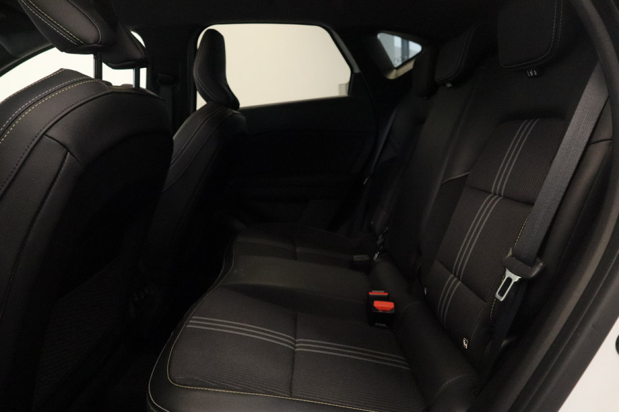Renault Captur 1.6 E-Tech full hybrid 145 E-Tech engineered ACC PDC Navi Stoelverwarming 360 Camera NAP! !! 2e Pinksterdag geopend van 12:00 tot 17:00u !!