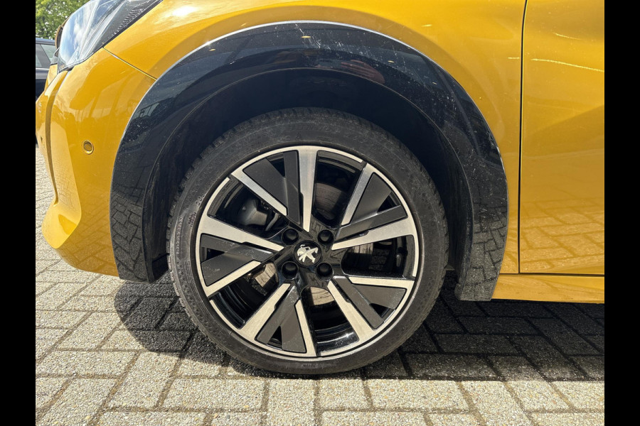 Peugeot e-208 EV GT 50 kWh | 7800 KM | Stoelverwarming | Adaptive Cruise | Dodehoeksensoren | LM Winterset