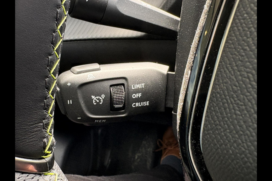 Peugeot e-208 EV GT 50 kWh | 7800 KM | Stoelverwarming | Adaptive Cruise | Dodehoeksensoren | LM Winterset