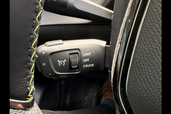 Peugeot e-208 EV GT 50 kWh | 7800 KM | Stoelverwarming | Adaptive Cruise | Dodehoeksensoren | LM Winterset