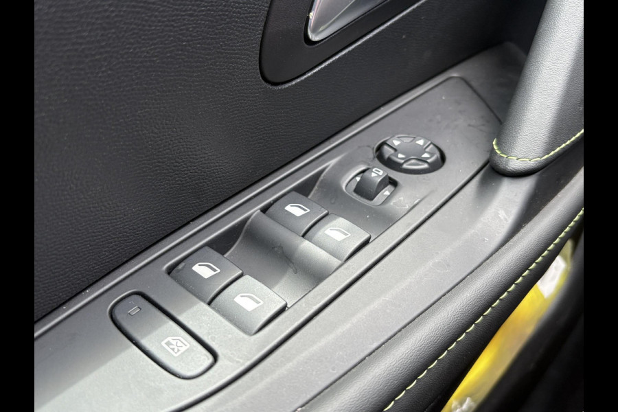 Peugeot e-208 EV GT 50 kWh | 7800 KM | Stoelverwarming | Adaptive Cruise | Dodehoeksensoren | LM Winterset