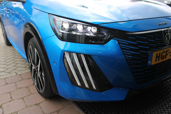 Peugeot 208 1.2 Hybrid 145PK AUTOMAAT GT | NAVIGATIE | DRAADLOZE APPLE CARPLAY/ANDROID AUTO | CAMERA VOOR + ACHTER | FULL LED KOPLAMPEN | LICHTMETALEN VELGEN 17" | DODEHOEK DETECTIE | DRAADLOZE TELEFOONLADER | KEYLESS ENTRY/START | DAB+ RADIO | ADAPTIVE CRUISE CONTROL |