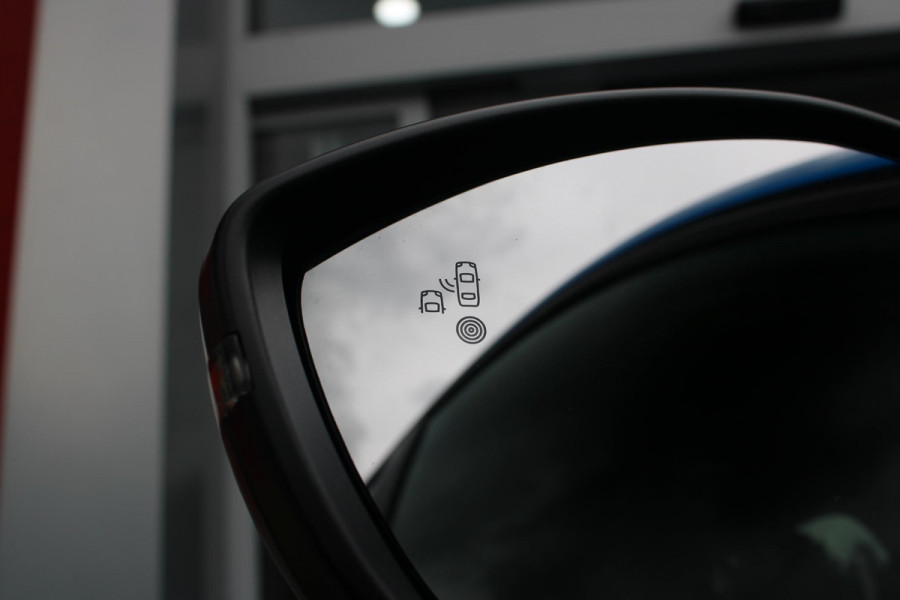 Peugeot 208 1.2 Hybrid 145PK AUTOMAAT GT | NAVIGATIE | DRAADLOZE APPLE CARPLAY/ANDROID AUTO | CAMERA VOOR + ACHTER | FULL LED KOPLAMPEN | LICHTMETALEN VELGEN 17" | DODEHOEK DETECTIE | DRAADLOZE TELEFOONLADER | KEYLESS ENTRY/START | DAB+ RADIO | ADAPTIVE CRUISE CONTROL |