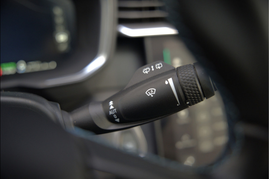 Lynk & Co 01 1.5 | Panoramadak | Stoelverwarming | Keyless | Apple Carplay | Adaptive Cruise Control | Infinity | Navigatie | Camera | Parkeersensoren | SOH 95,88%