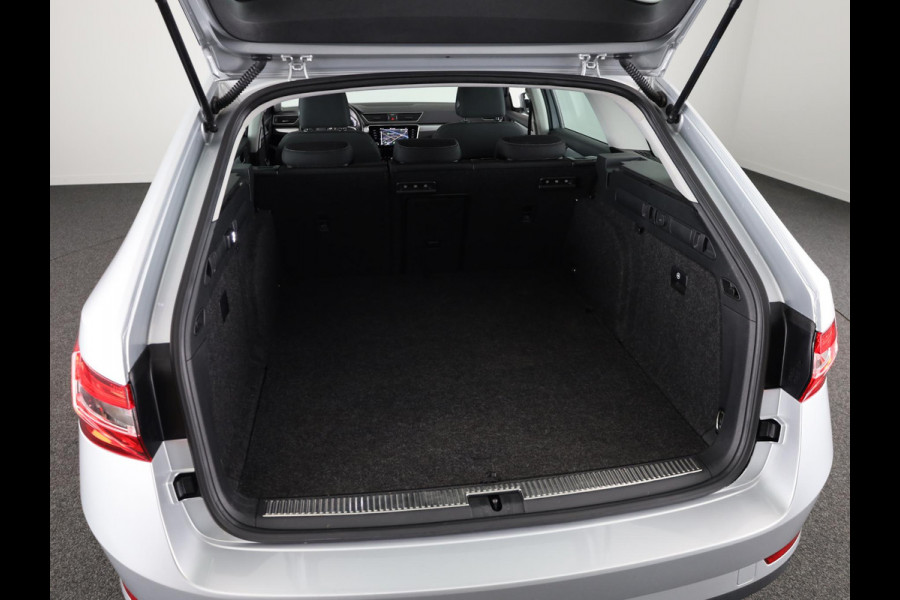 Škoda Superb Combi 1.4 TSI iV Business Edition 218PK PHEV | Navigatie | Parkeersensoren | Stoelverwarming | Keyless entry |