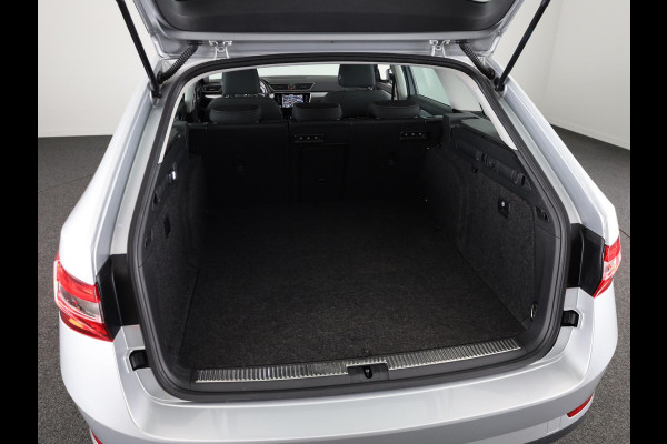 Škoda Superb Combi 1.4 TSI iV Business Edition 218PK PHEV | Navigatie | Parkeersensoren | Stoelverwarming | Keyless entry |
