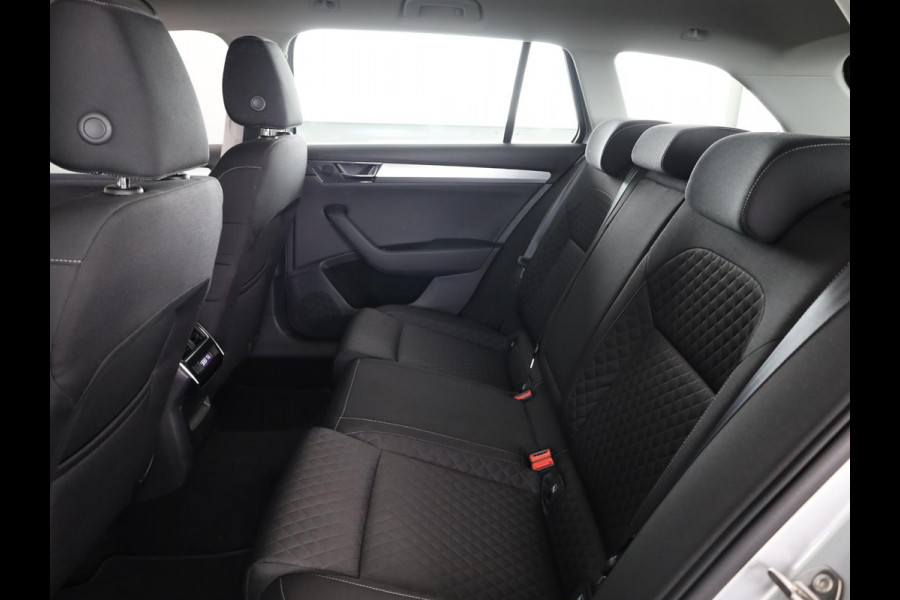 Škoda Superb Combi 1.4 TSI iV Business Edition 218PK PHEV | Navigatie | Parkeersensoren | Stoelverwarming | Keyless entry |