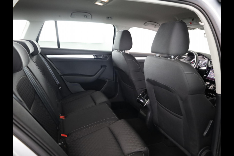 Škoda Superb Combi 1.4 TSI iV Business Edition 218PK PHEV | Navigatie | Parkeersensoren | Stoelverwarming | Keyless entry |