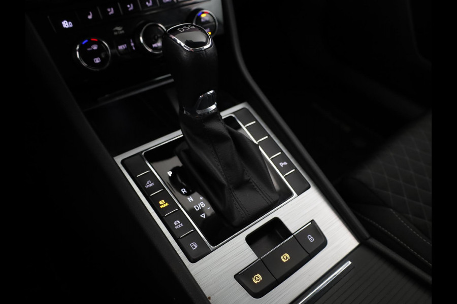 Škoda Superb Combi 1.4 TSI iV Business Edition 218PK PHEV | Navigatie | Parkeersensoren | Stoelverwarming | Keyless entry |
