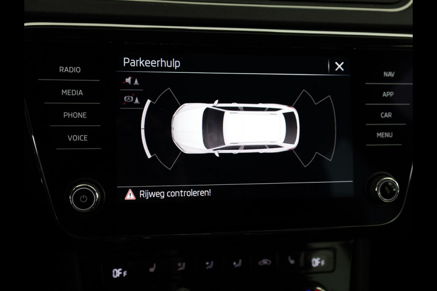 Škoda Superb Combi 1.4 TSI iV Business Edition 218PK PHEV | Navigatie | Parkeersensoren | Stoelverwarming | Keyless entry |