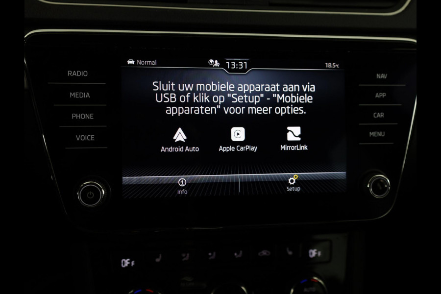Škoda Superb Combi 1.4 TSI iV Business Edition 218PK PHEV | Navigatie | Parkeersensoren | Stoelverwarming | Keyless entry |