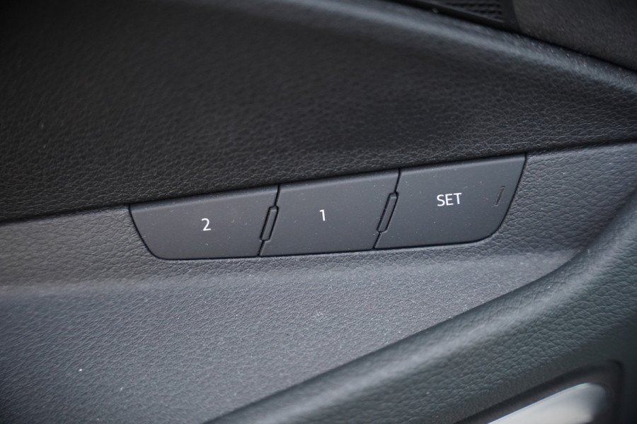 Audi e-tron e-tron 50 quattro Launch edition plus 71 kWh S-Line | Panoramadak | Bang & Olufsen | Head-Up Display | Stoelverwarming | Ambiance Verlichting | Adaptive Cruise Control | Memory Seat | Camera | SOH 87,89%